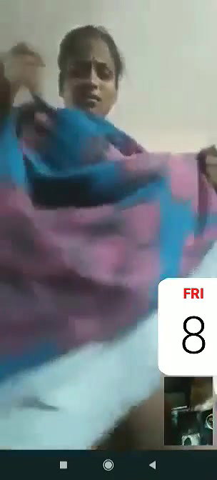 Mature bhabhi showing to lover on vc