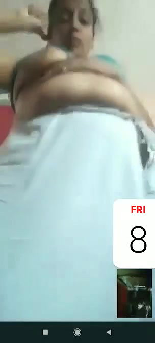 Mature bhabhi showing to lover on vc