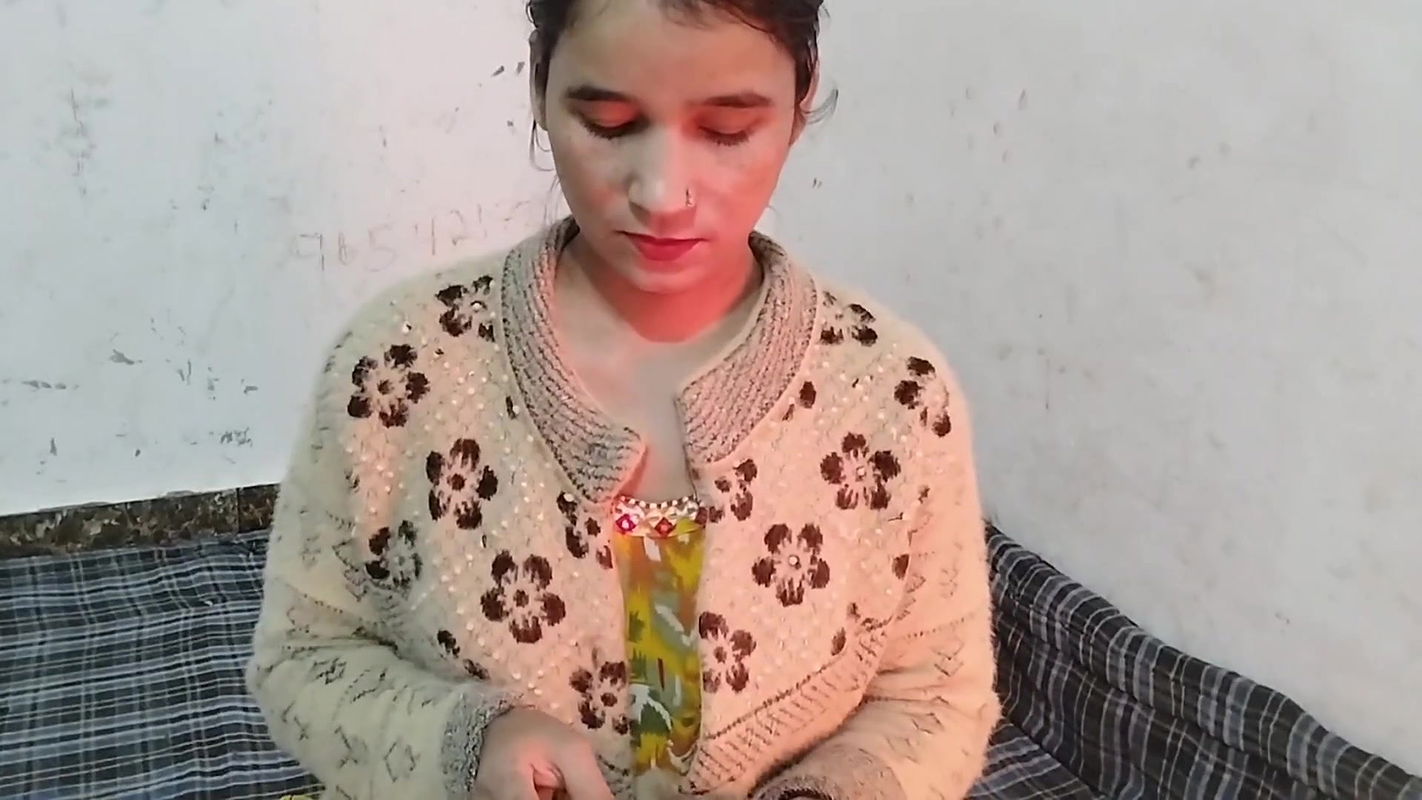 Village girl ko hotel me jabar dasti pela