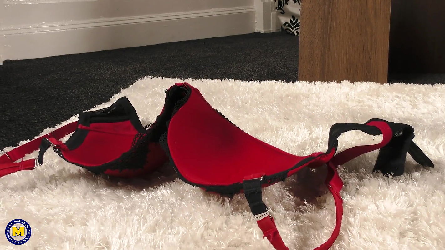 Mature BBW with Big Natural Tits Stretches & Edges Her Pussy With A Giant Dildo