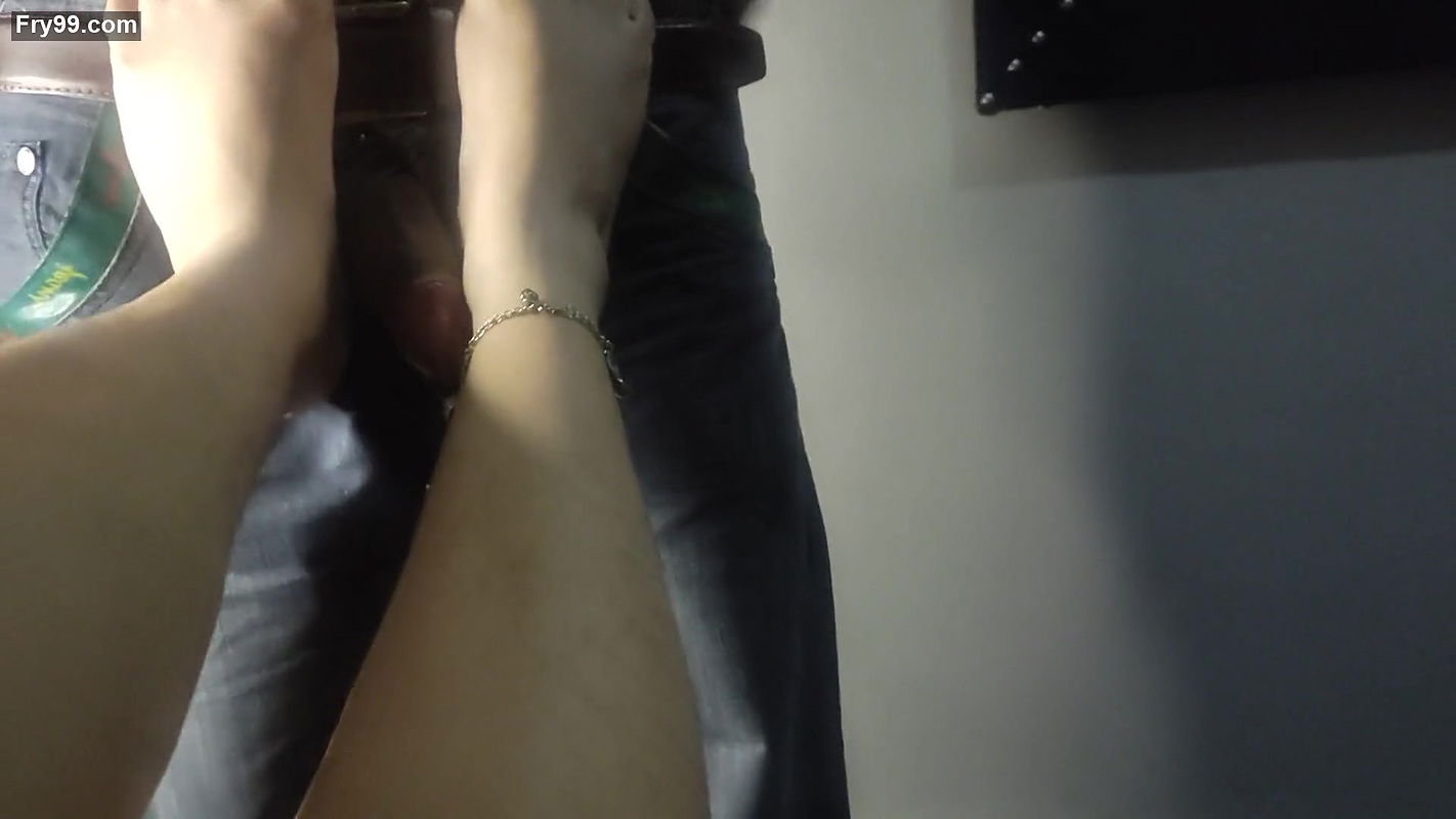 Bhai NY bhen sy footjob Karwa Kar apni aag bhuja Kar Eid Ka today Diya mota lamba Lun thanda kry GA ajj Bhai apni bhen s