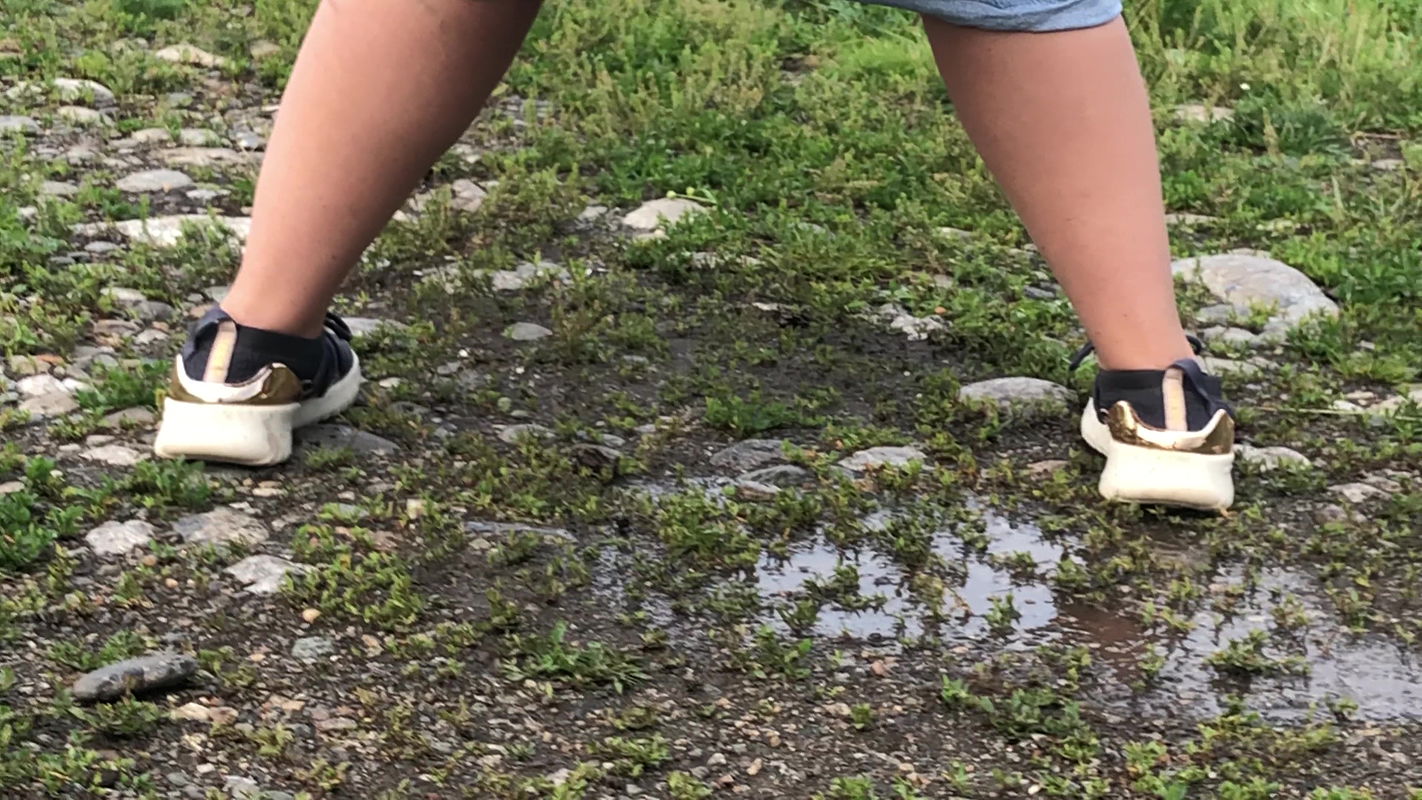 oty ass i pee in the mountains in nature