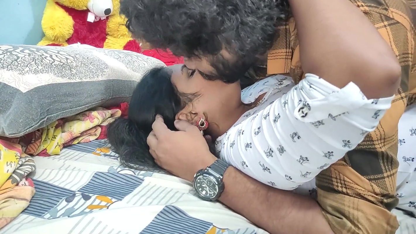 Long lip lock with step sister in bedroom