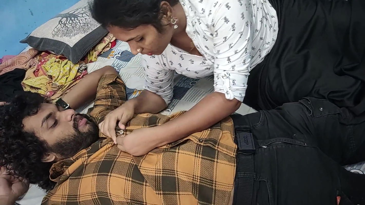 Long lip lock with step sister in bedroom