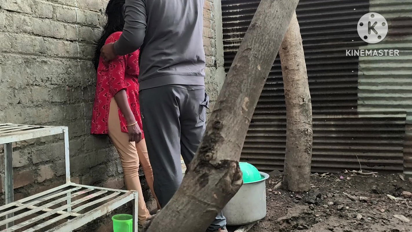 Indian Desi bhabhi sex in forest – Bhabhi was sitting at home in a mood, her boyfriend went behind her house and fucked ass