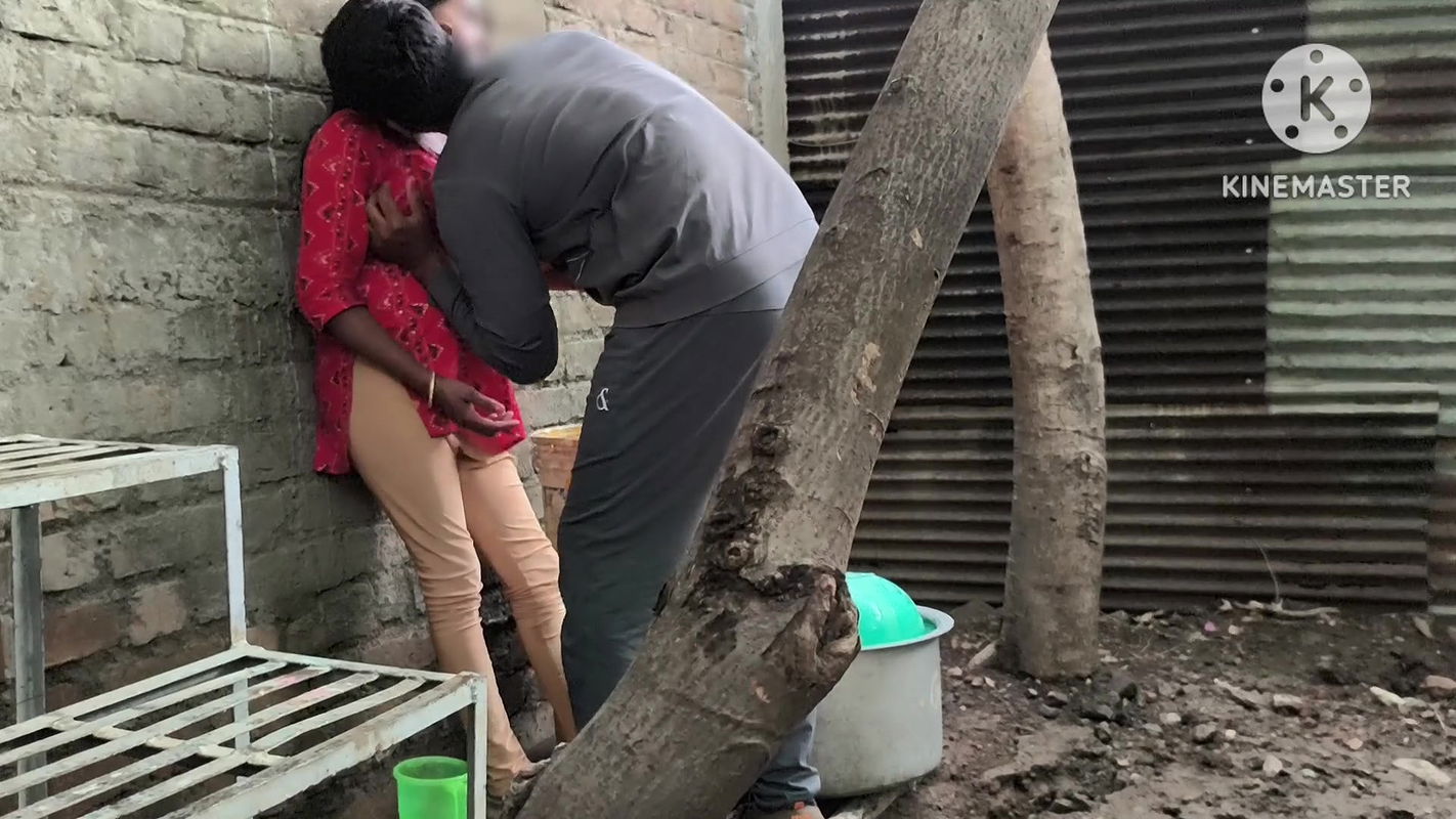 Indian Desi bhabhi sex in forest – Bhabhi was sitting at home in a mood, her boyfriend went behind her house and fucked ass