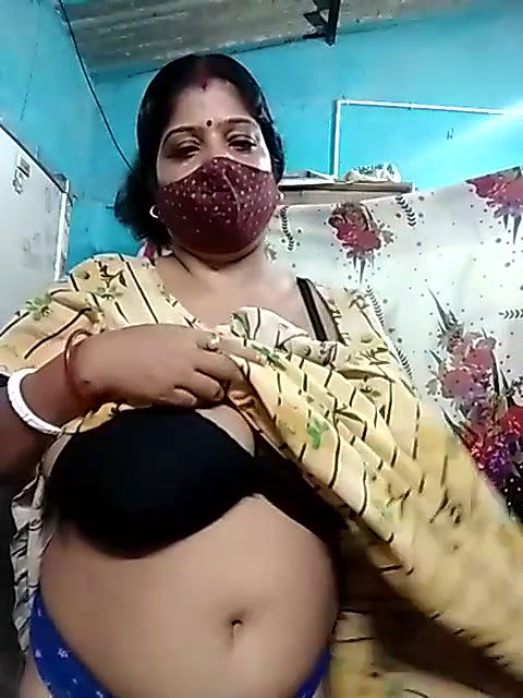 Funwith_love Showing Huge Boobs & Glimpse of Pussy on Live