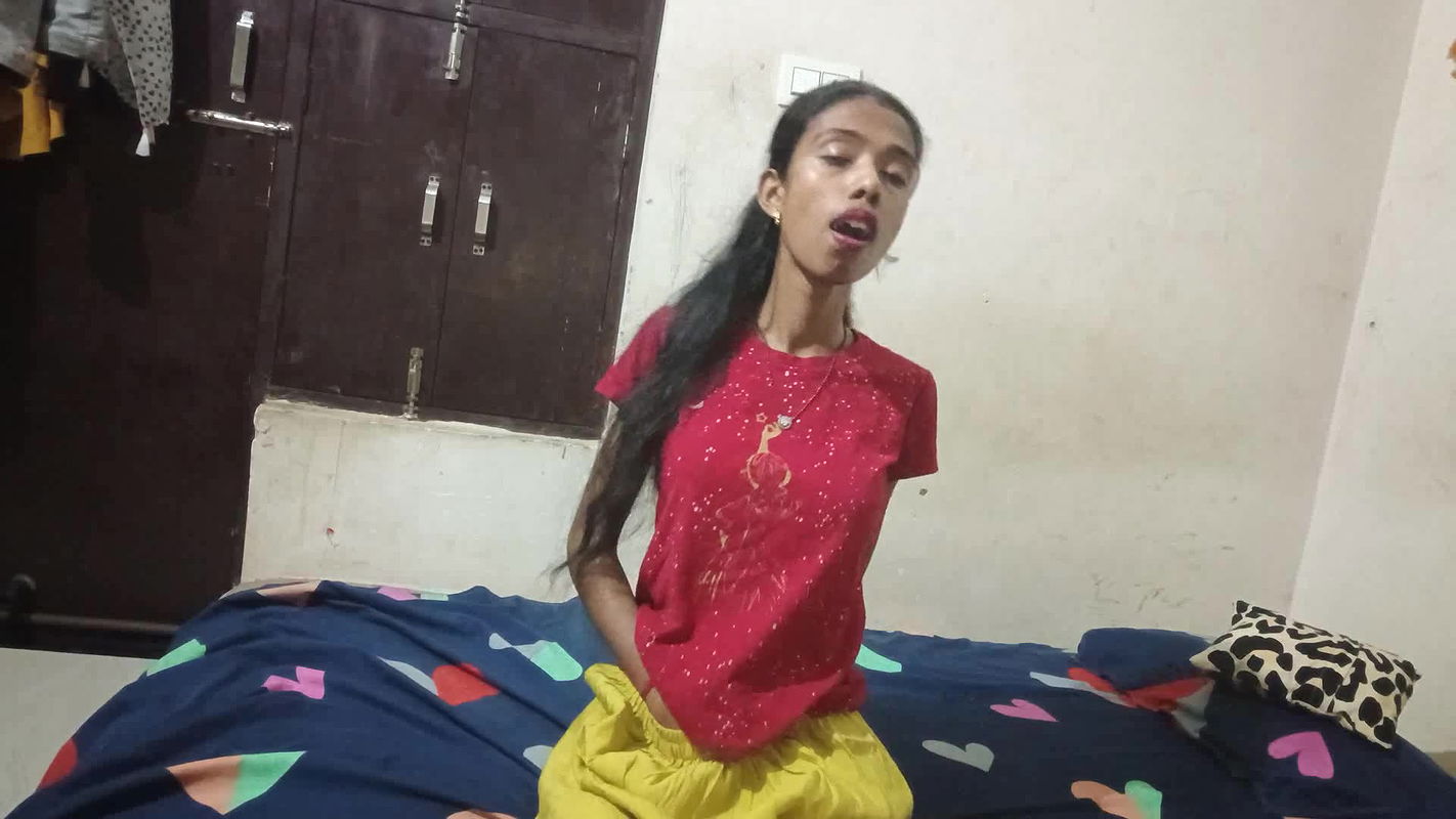 Desi bhabi kissed her father-in-law and sucked his too