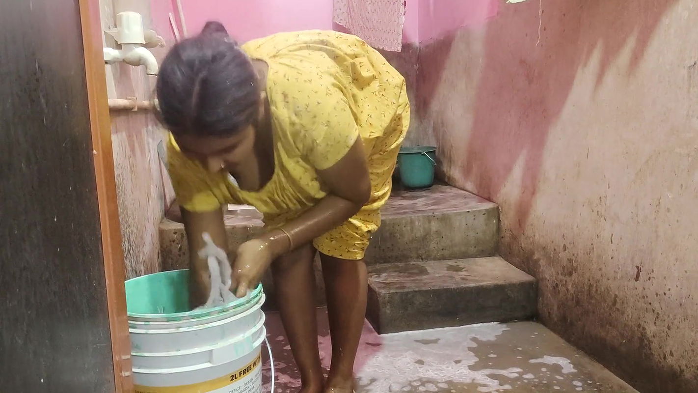 VILLAGE WIFE BATHROOM SEX VIDEO