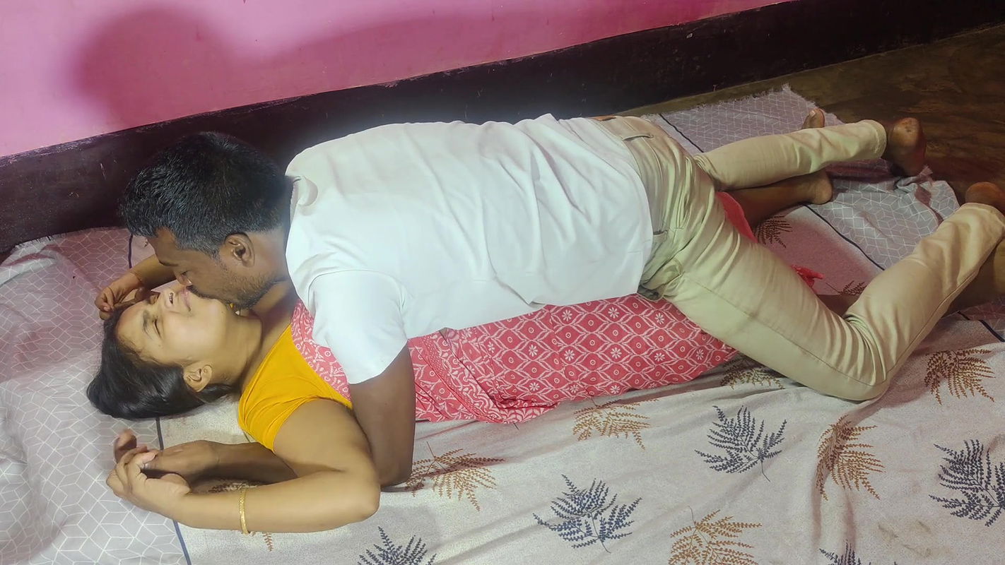 VILLAGE NEW WIFE SEX IN HOME WITH HUSBEND
