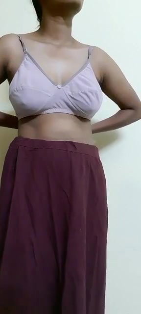 TAMIL CUTE INNOCENT GIRL SHOW HOT SEXY MMS