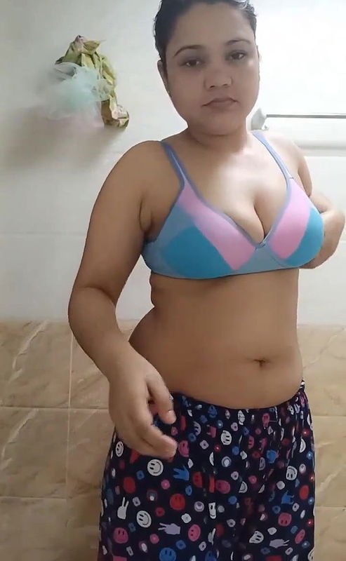 Beautiful Bhabi Showing Before Bath