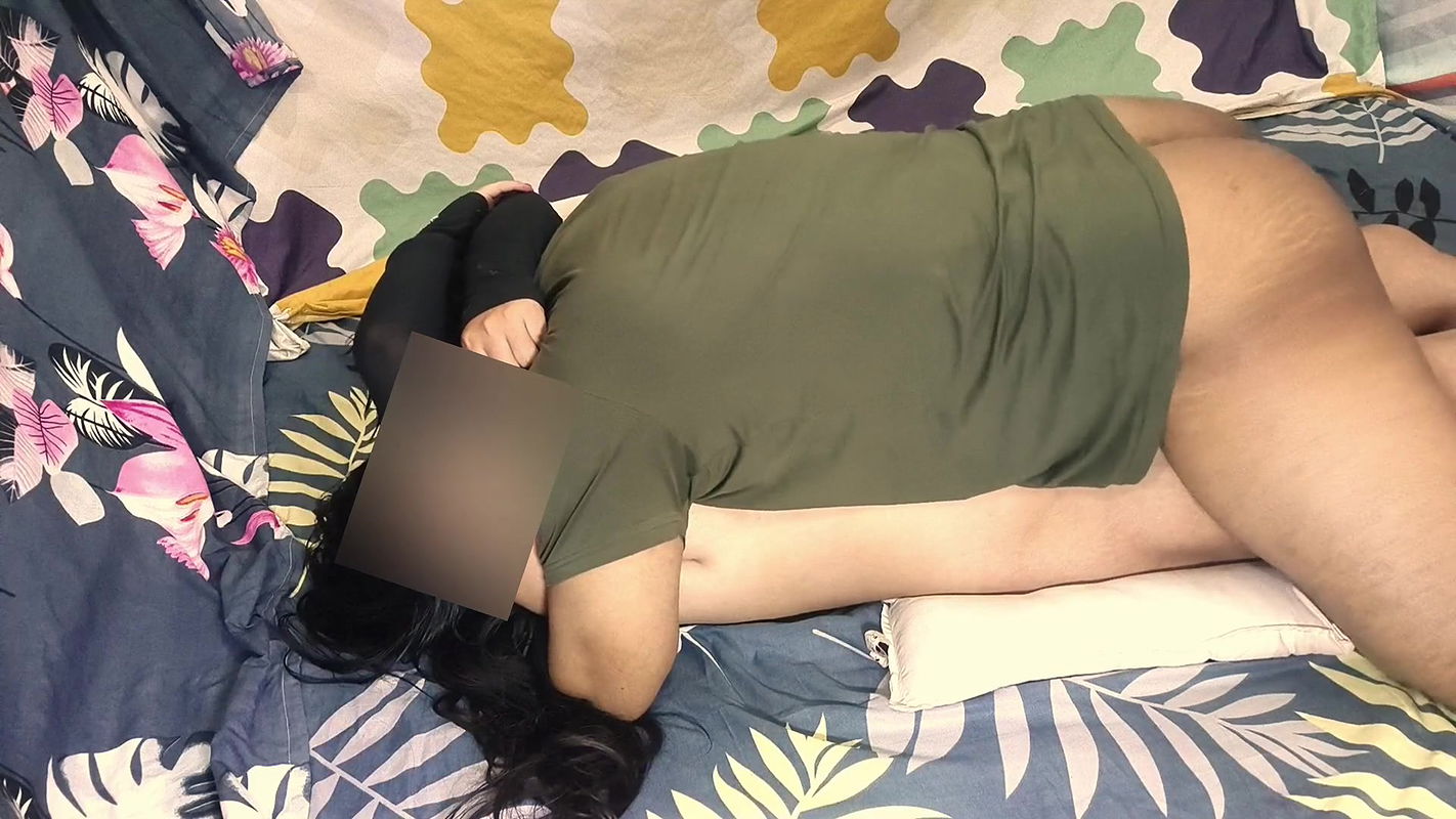 Hot desi aunty Fucked hard by his boyfriend and cum inside her tight pussy , Hindi sex video