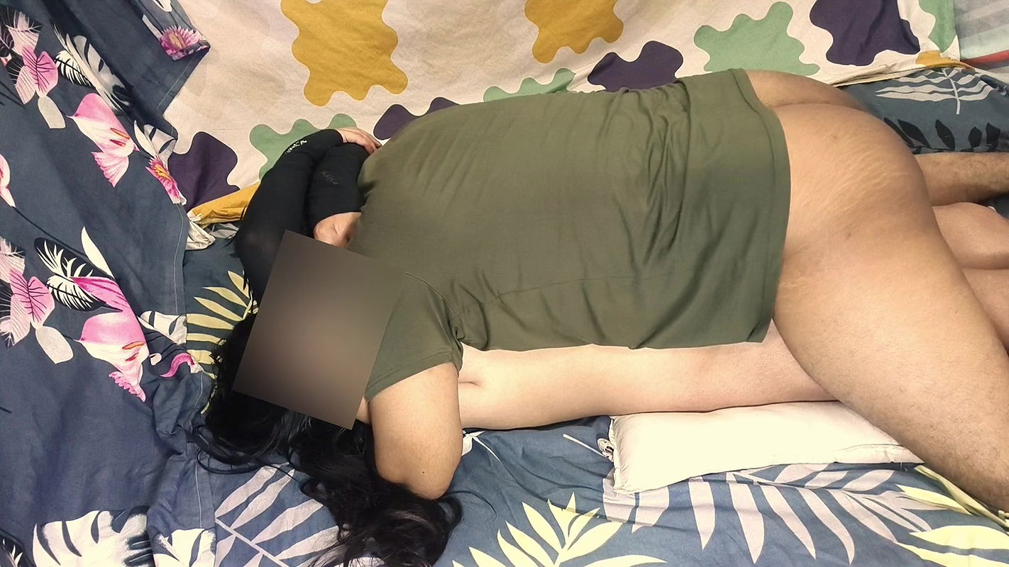 Hot desi aunty Fucked hard by his boyfriend and cum inside her tight pussy , Hindi sex video