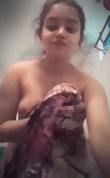 Young Maal sexy boobs
