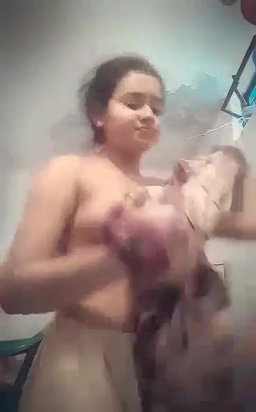 Young Maal sexy boobs