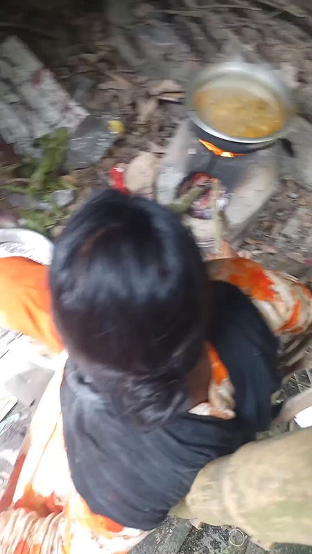 Desi Bhabhi Cooking Turned Into a Hot Surprise!