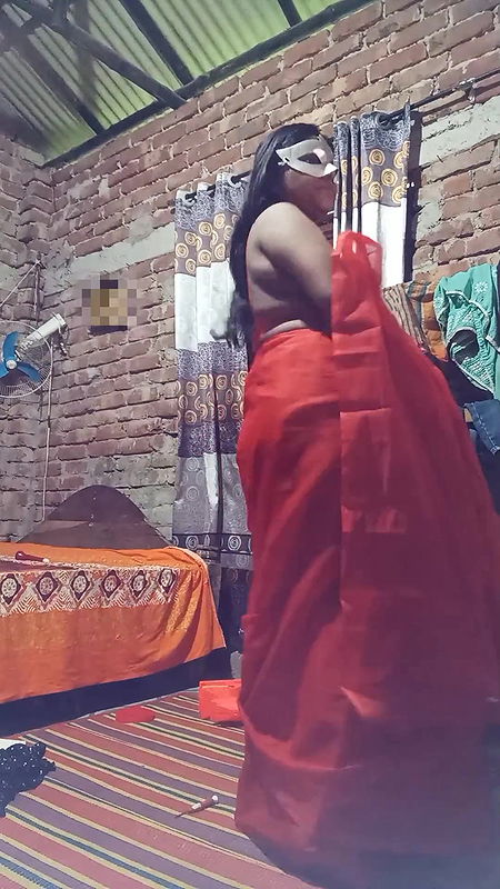 Hot Bhojpuri Strip Dance in Saree Desi Girl Slow Seduction