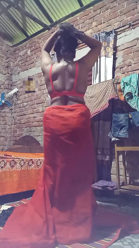 Hot Bhojpuri Strip Dance in Saree Desi Girl Slow Seduction