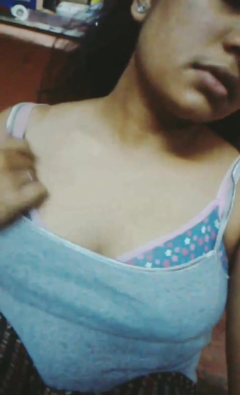 Horny Indian Girl Shows her Boobs and Pussy