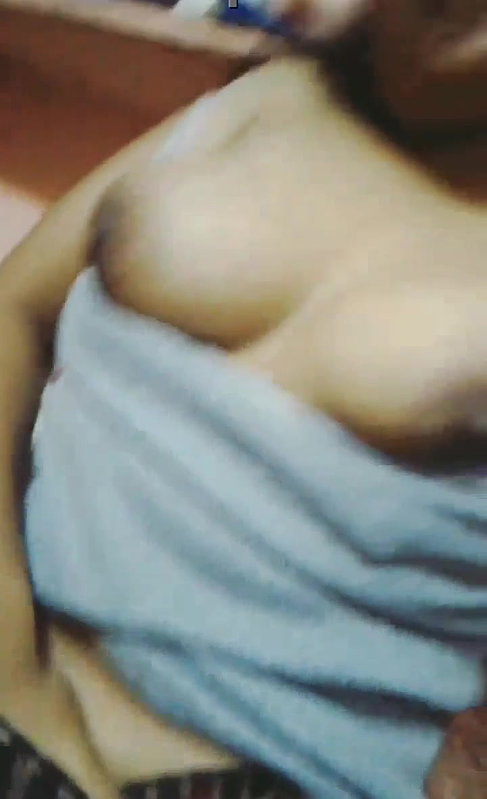 Horny Indian Girl Shows her Boobs and Pussy