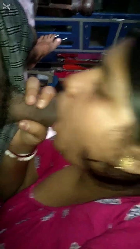 Desi Bhabhi Give Blowjob