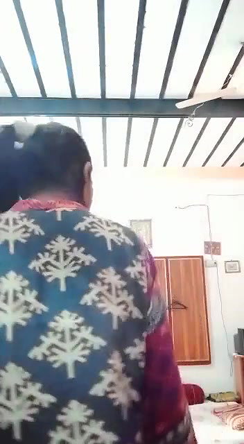 Beautiful desi Girl Showing