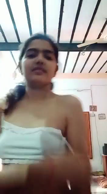 Beautiful desi Girl Showing