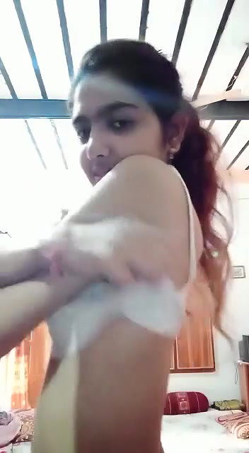 Beautiful desi Girl Showing