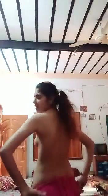 Beautiful desi Girl Showing