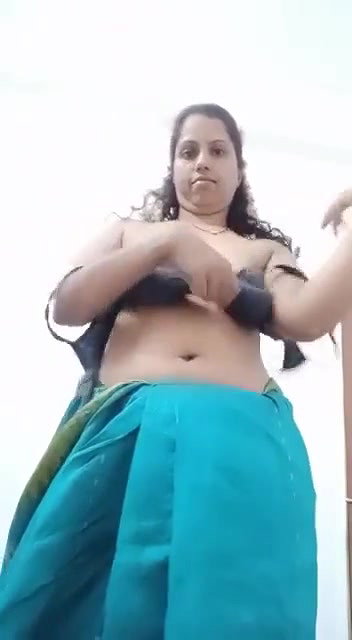 Mature tall bhabhi making video