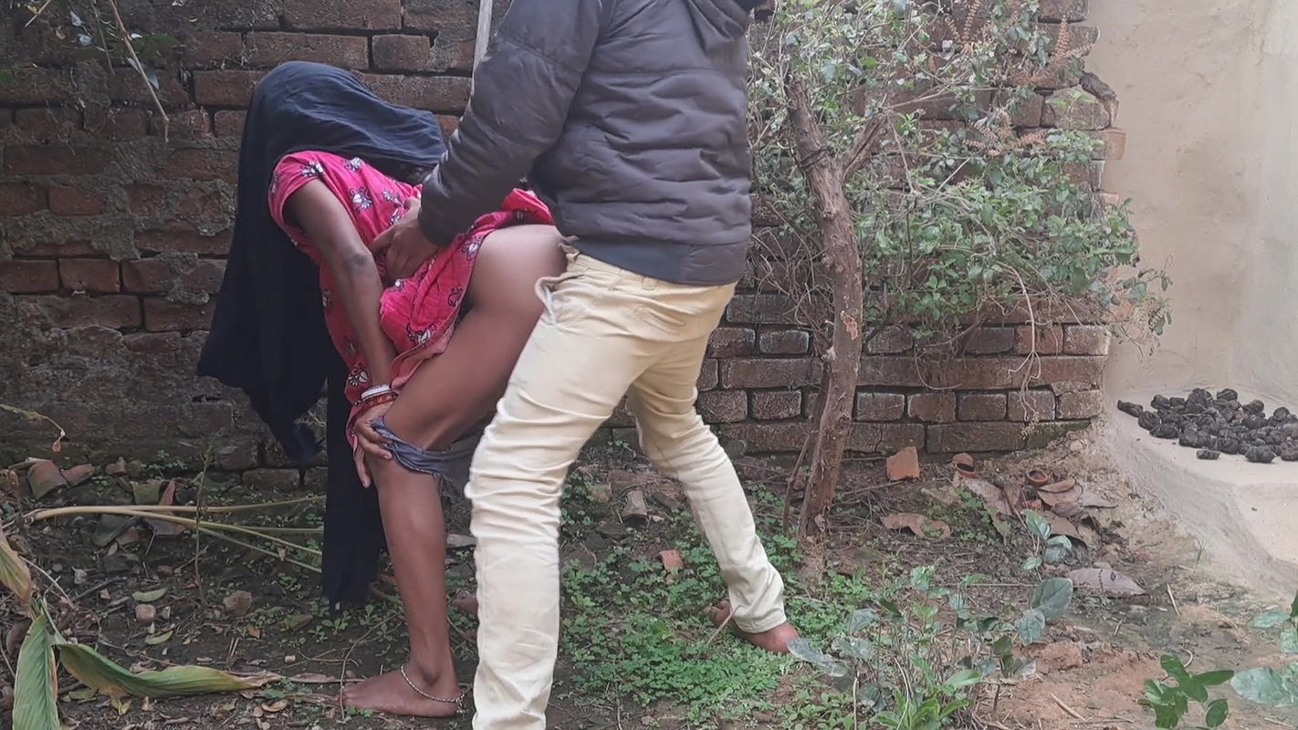 Bhabhi ki Ko Ghar Ke Bahar Me Pela