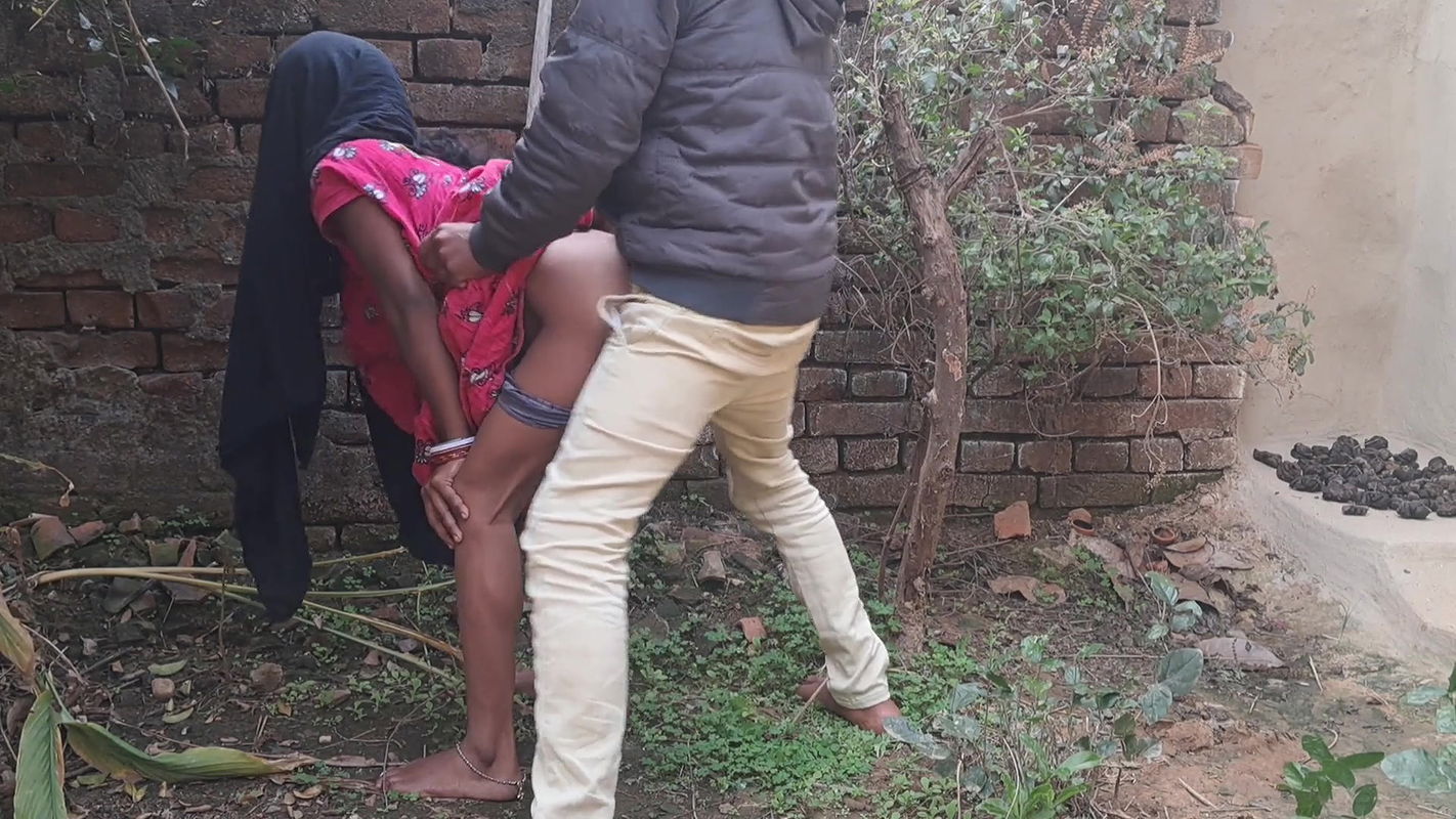 Bhabhi ki Ko Ghar Ke Bahar Me Pela