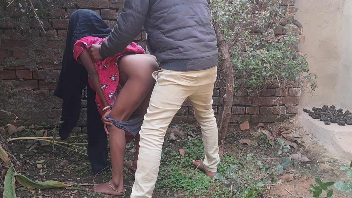 Bhabhi ki Ko Ghar Ke Bahar Me Pela