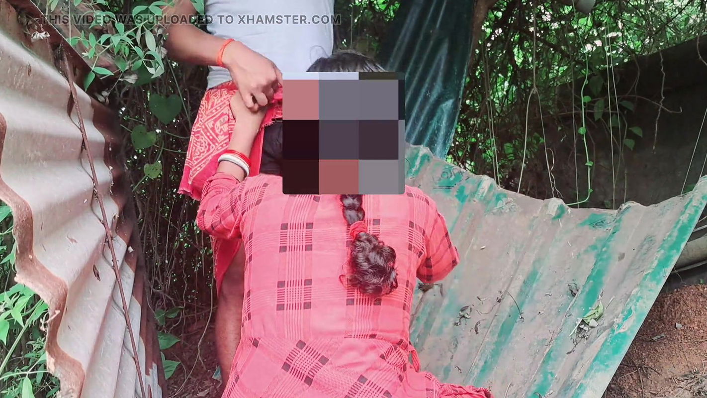 Best Indian Bangali Village bhabhi fucking outdoor forest by devar