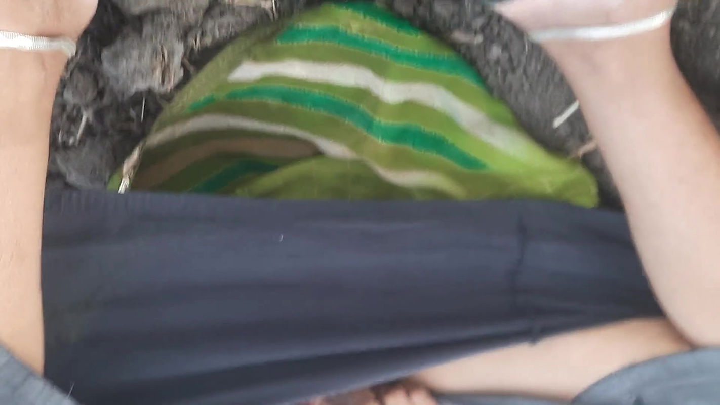 Desi Indiska Vacra Bhabhi Ka Bild Ke Khet Mein Tahar Nahi Hai Aur Öppen Djungel Mein Apni Chutme Finger Sexig Film Skicka