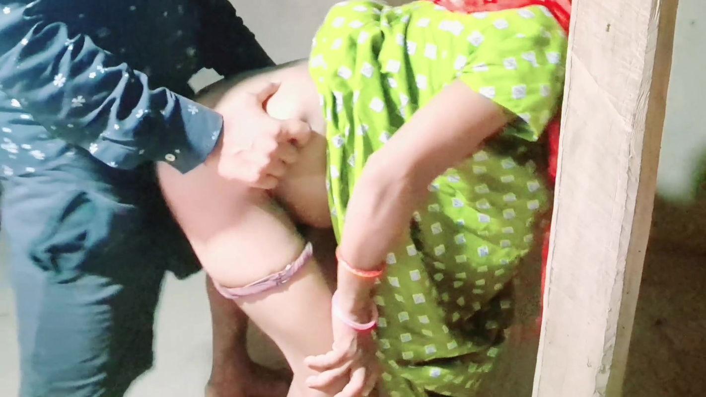 Hot sexy bhabhi quenched her pussy thirst with the servant