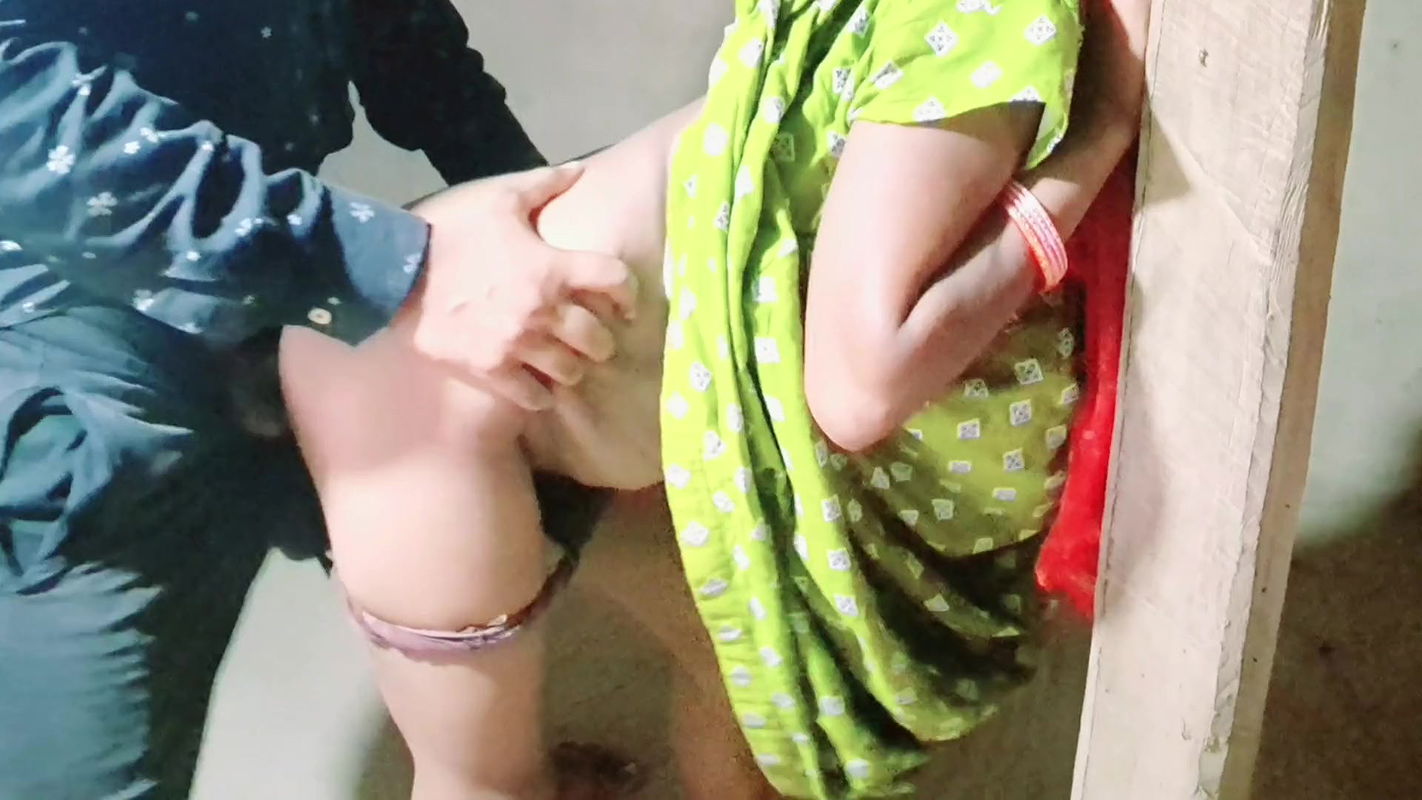 Hot sexy bhabhi quenched her pussy thirst with the servant