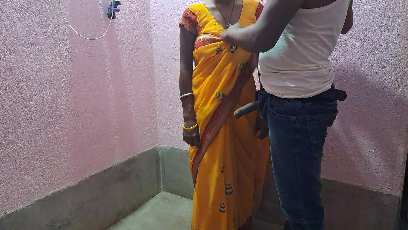 Indian Village Girlfriend Fuckng on badroom in ex boyfriend