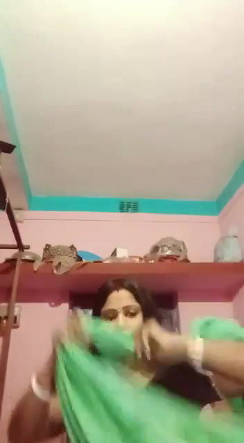 Beautiful bhabhi making video for lover