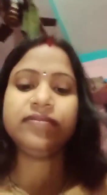 Beautiful bhabhi making video for lover