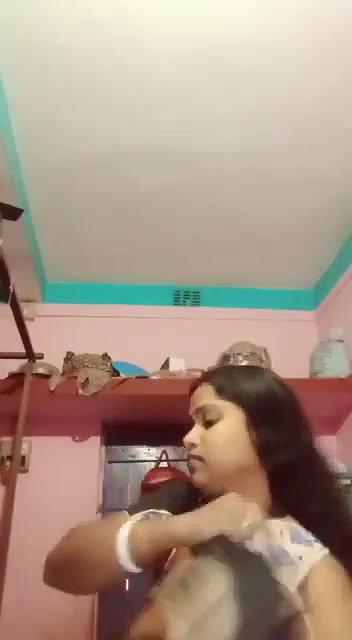 Beautiful bhabhi making video for lover