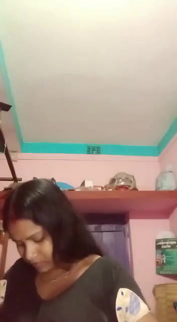 Beautiful bhabhi making video for lover