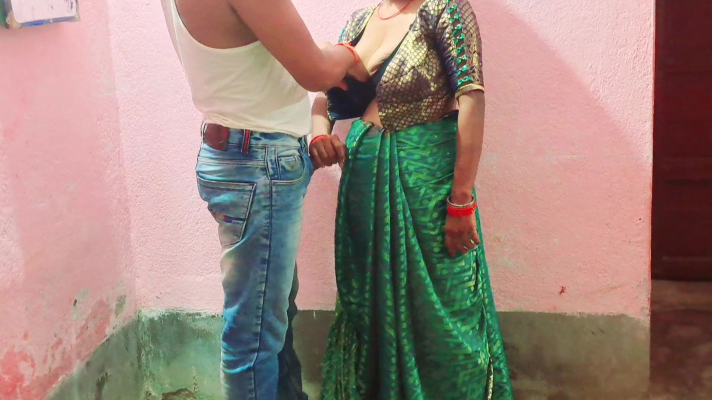 Beautiful wifi fucking with out condom Delivery Boys