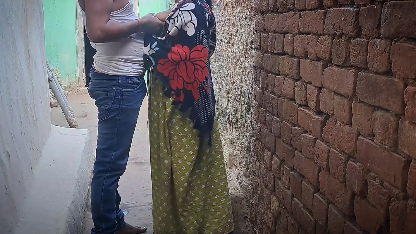 INDIAN VILLAGE AUNTY