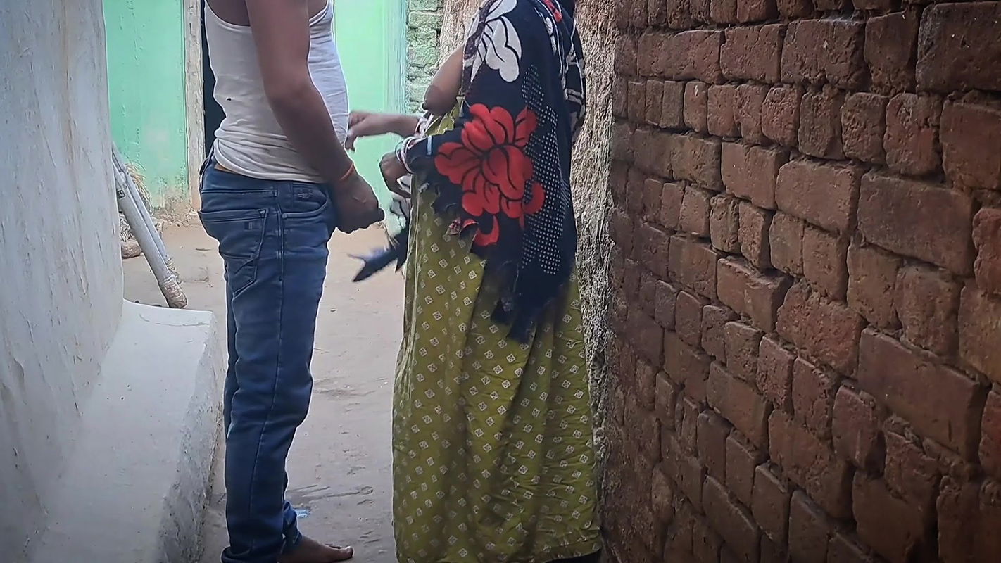 INDIAN VILLAGE AUNTY