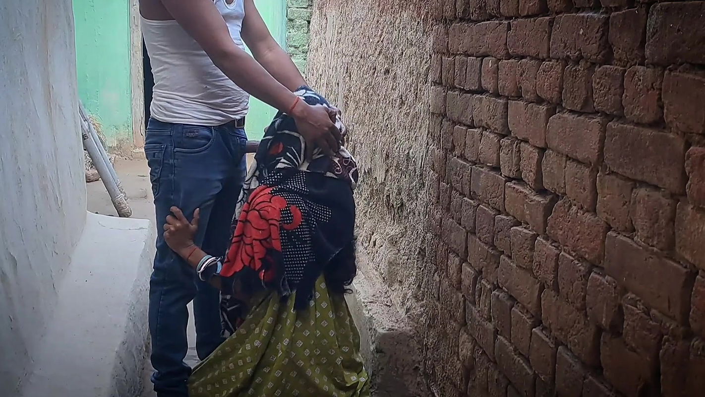 INDIAN VILLAGE AUNTY