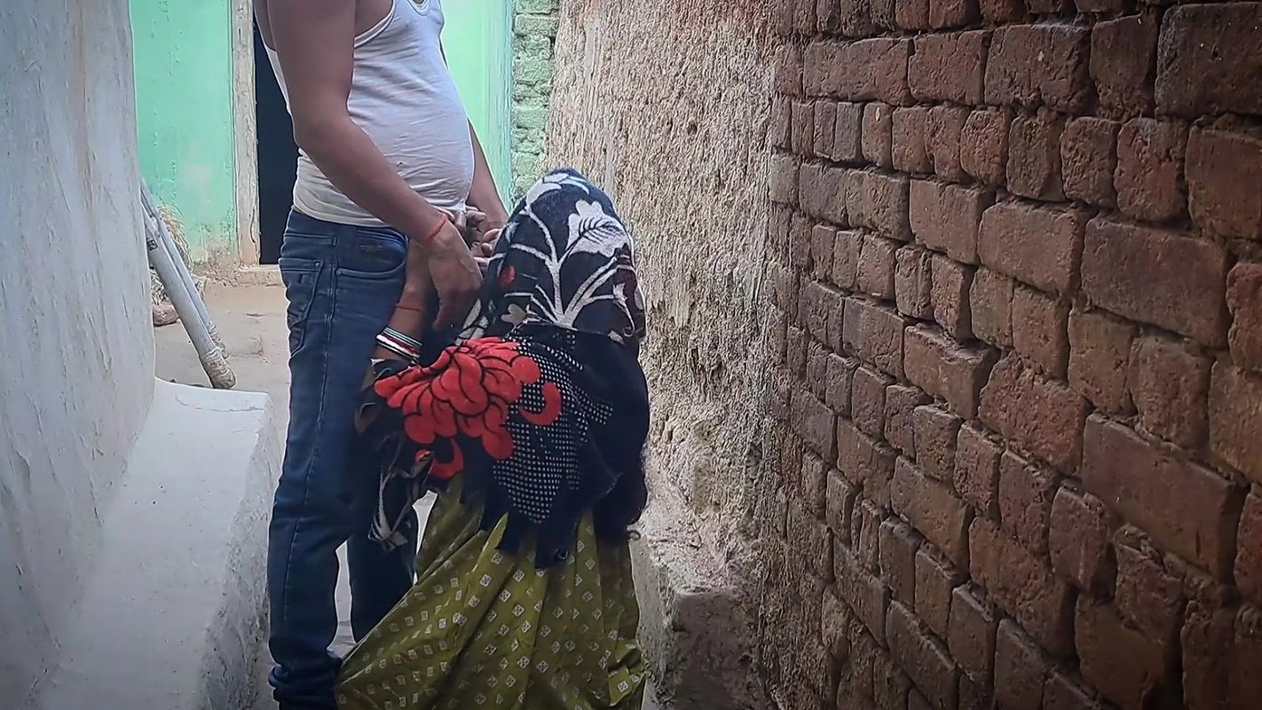 INDIAN VILLAGE AUNTY