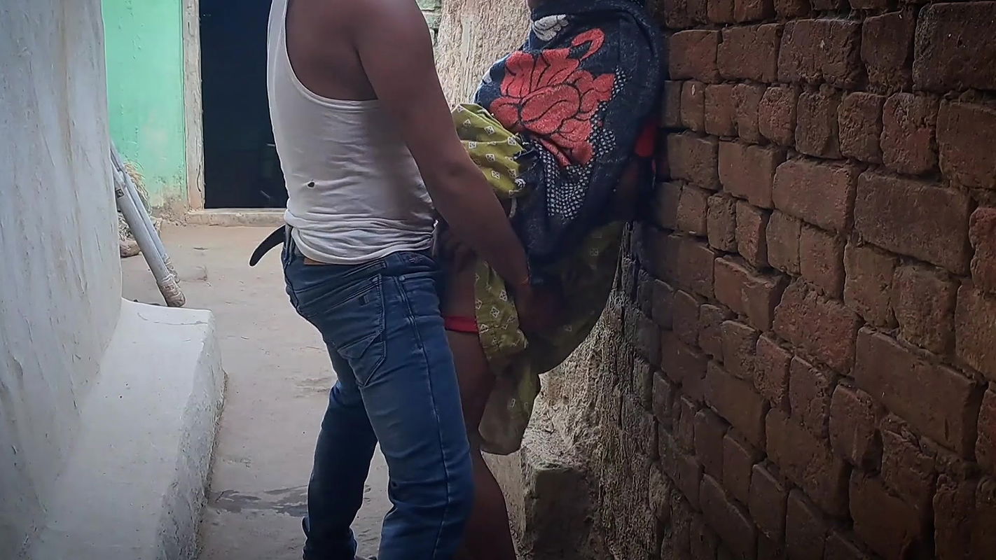 INDIAN VILLAGE AUNTY