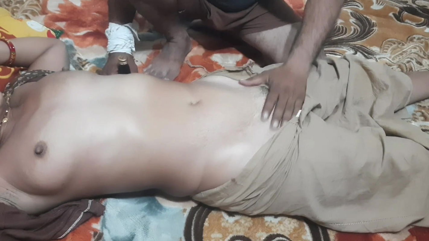 Father-in-law and daughter-in-law have illicit relationship, sex video, father-in-law fucks daughter-in-law alone in oil massage room